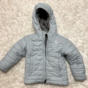 The North Face Toddler reversible jacket - 2T, light blue